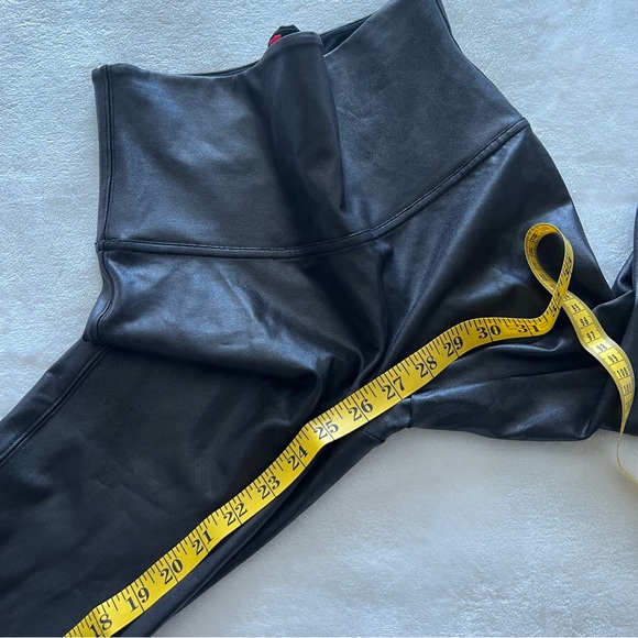 Spanx Shiny Faux Leather Leggings in Black Size Large Petite - Picture 10 of 10